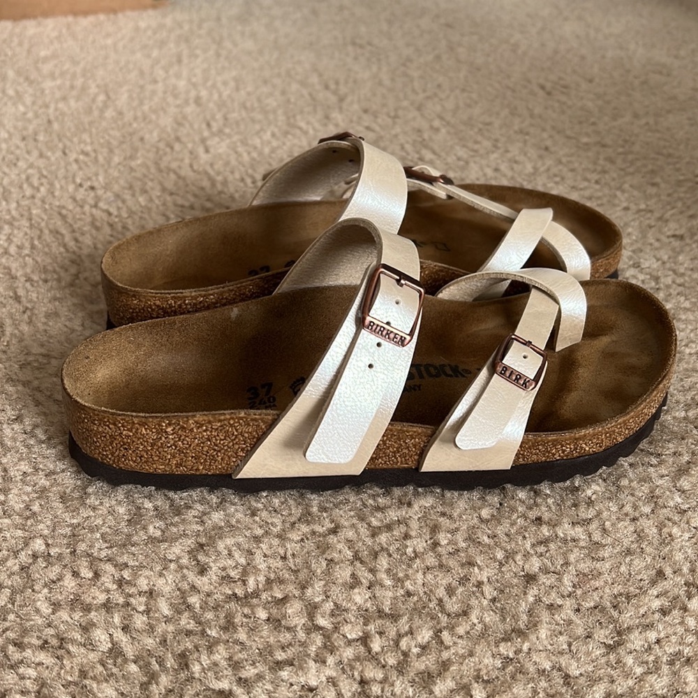 Brand new Birkenstock’s in mayari gold
